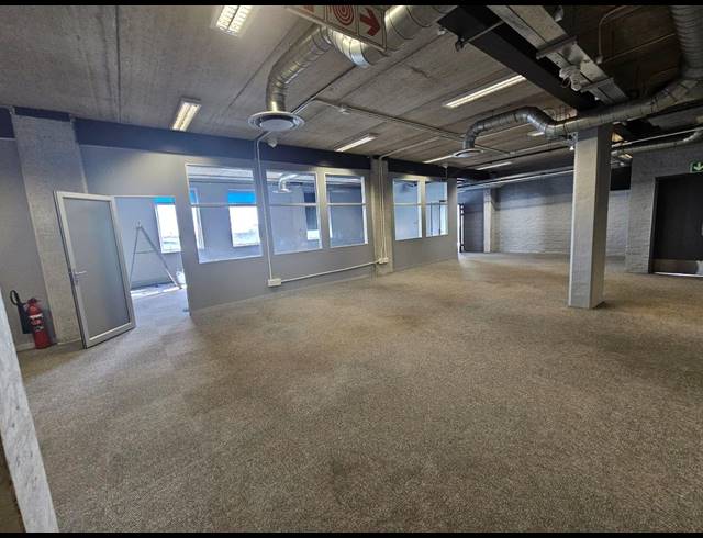 688M² OFFICE TO LET IN PAARDEN EILAND